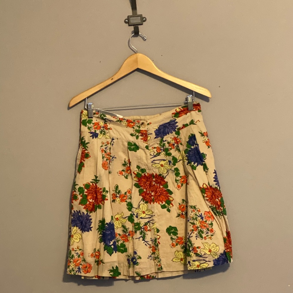 Old Navy pleated floral skirt NWT.